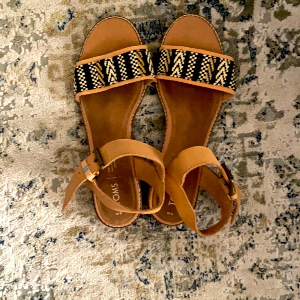 Tom sandals